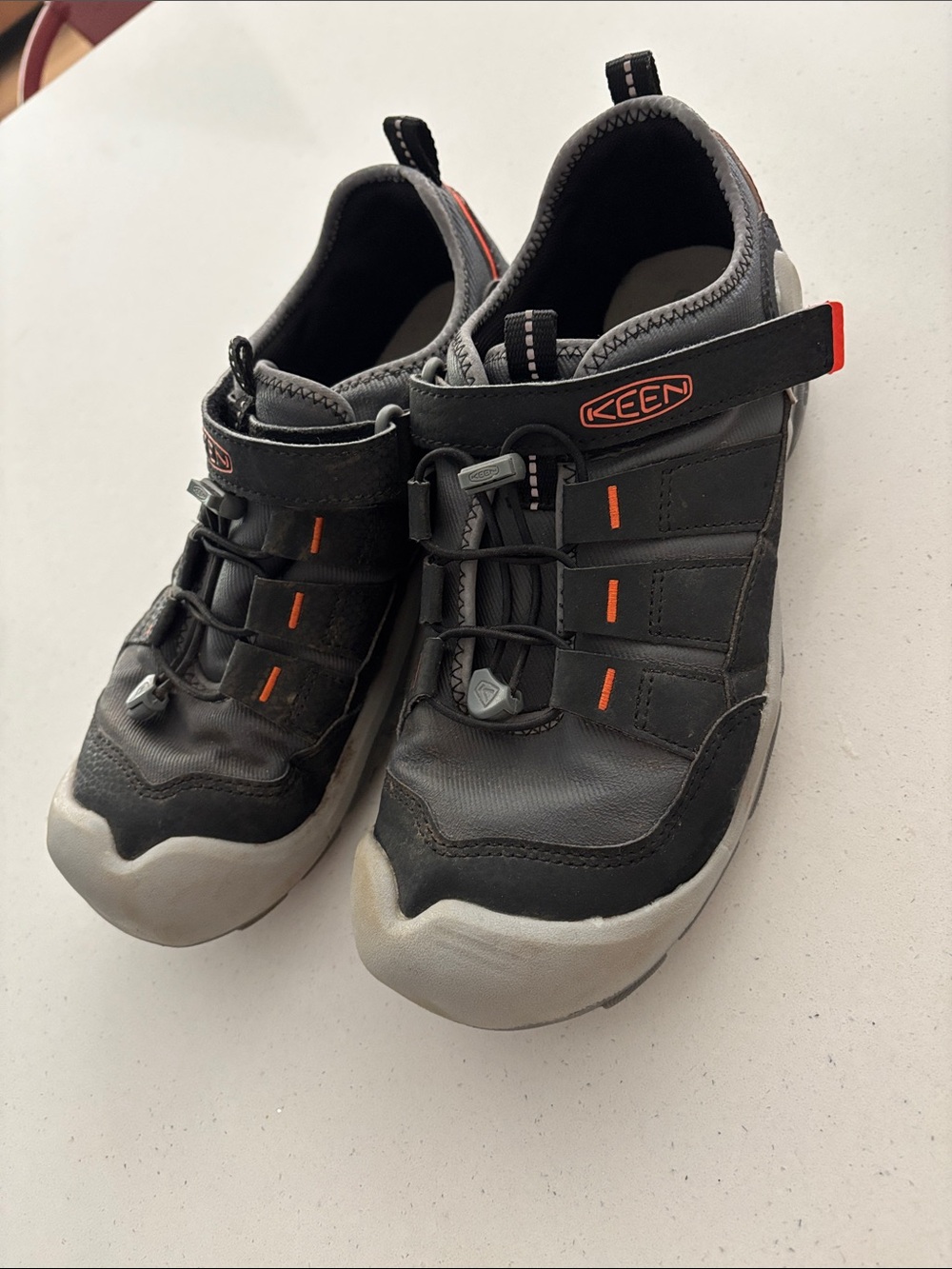 Keen Black Gray Knot Hollow Slip-On Outdoor Shoes